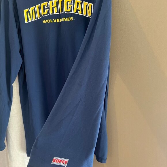 Michigan Wolverines Long Sleeve Hoodie, Lightweight and soft, Size Large - Picture 3 of 7